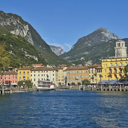 2 Bedroom Lovely In Puegnago Sul Garda * Raffa