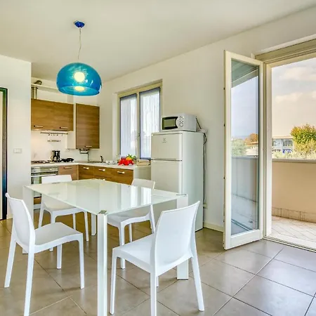2 Bedroom Lovely In Puegnago Sul Garda Appartamento Raffa