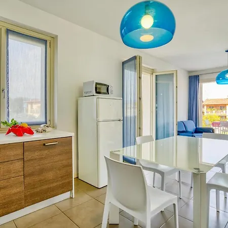 2 Bedroom Lovely In Puegnago Sul Garda Apartment Raffa