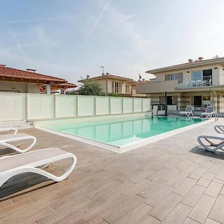 2 Bedroom Lovely In Puegnago Sul Garda Apartment Raffa