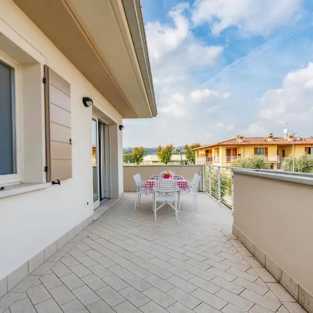 Apartment 2 Bedroom Lovely In Puegnago Sul Garda *