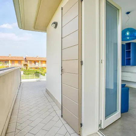Apartment 2 Bedroom Lovely In Puegnago Sul Garda Raffa