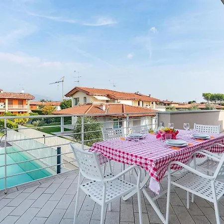 2 Bedroom Lovely In Puegnago Sul Garda アパート *